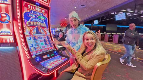 pompsie slot|Married Couple WINS BIG On Las Vegas Slot Machine!!.